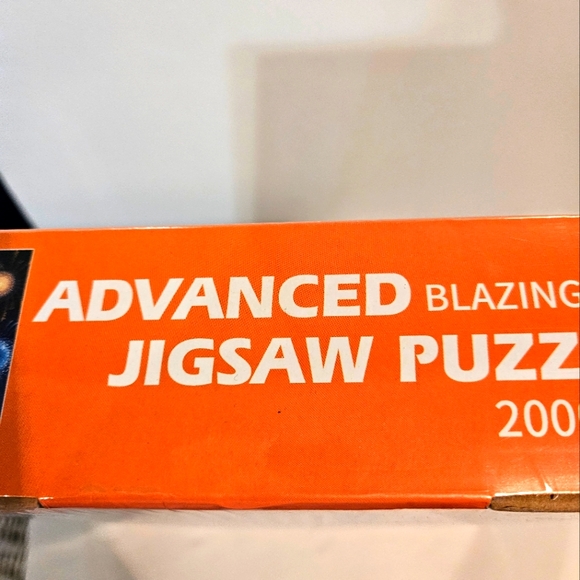 Fireworks City Blazing with Color 2000 Jigsaw Puzzle New in Box - Picture 3 of 5